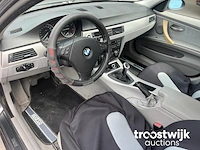 Personenauto - afbeelding 8 van  9