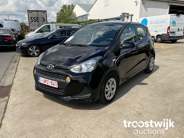 Personenauto - afbeelding 1 van  10