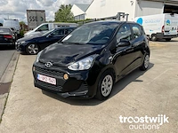 Personenauto - afbeelding 1 van  10