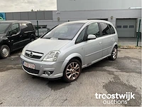 Personenauto - afbeelding 1 van  8