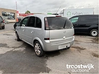 Personenauto - afbeelding 3 van  8