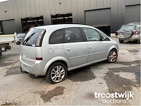 Personenauto - afbeelding 4 van  8