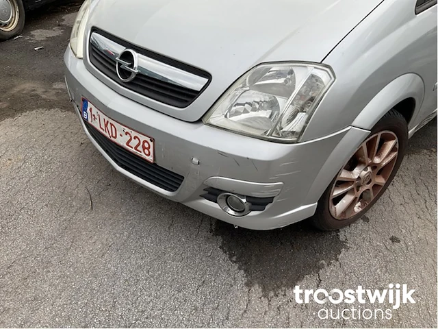 Personenauto - afbeelding 6 van  8