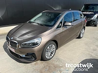 Personenauto - afbeelding 1 van  11