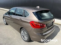 Personenauto - afbeelding 6 van  11