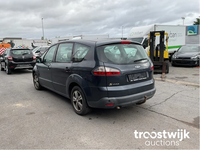 Personenauto - afbeelding 4 van  8