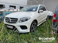 Personenauto - afbeelding 1 van  31