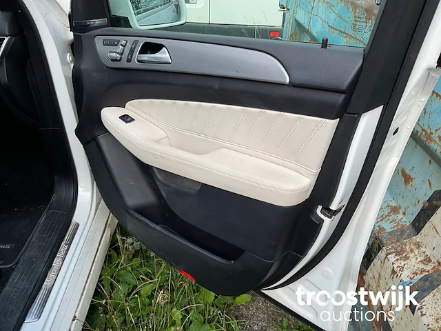 Personenauto - afbeelding 15 van  31