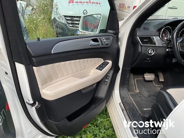 Personenauto - afbeelding 27 van  31