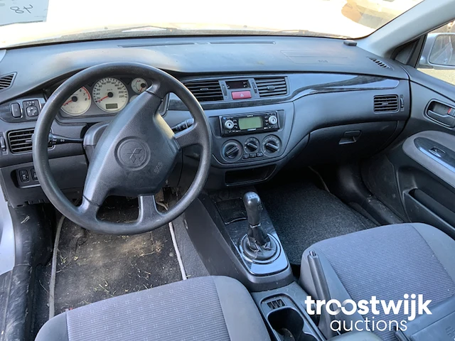 Personenauto - afbeelding 4 van  17