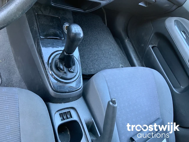 Personenauto - afbeelding 5 van  17