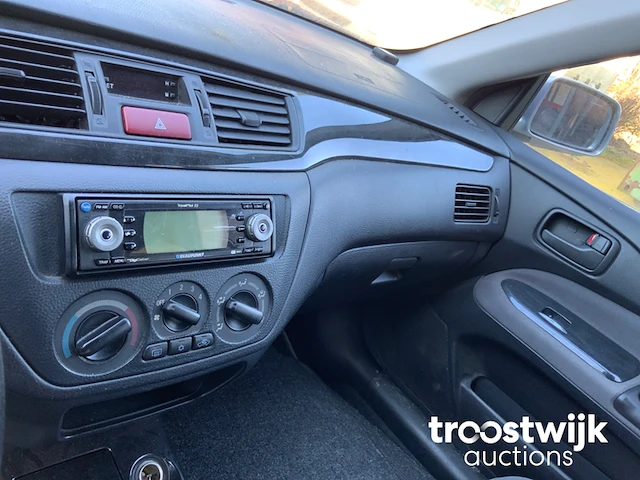 Personenauto - afbeelding 6 van  17