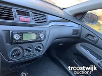Personenauto - afbeelding 6 van  17