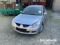 Personenauto - afbeelding 10 van  17