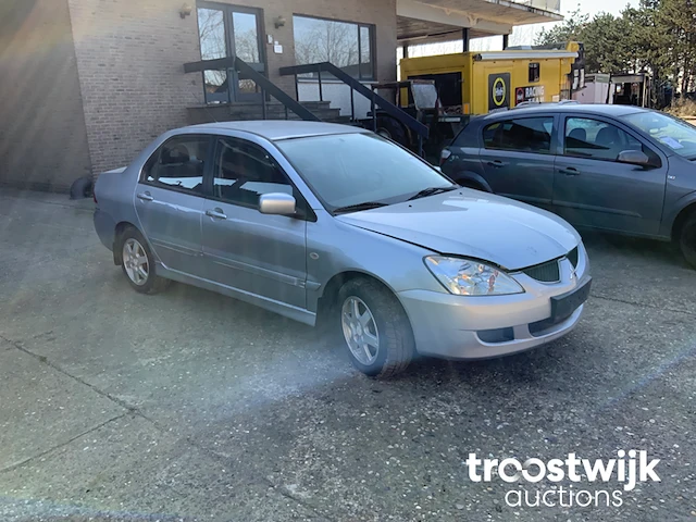Personenauto - afbeelding 12 van  17