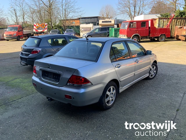 Personenauto - afbeelding 14 van  17