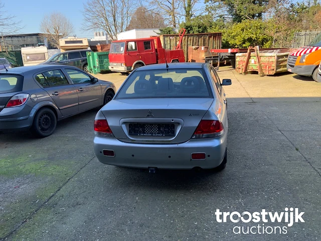 Personenauto - afbeelding 15 van  17