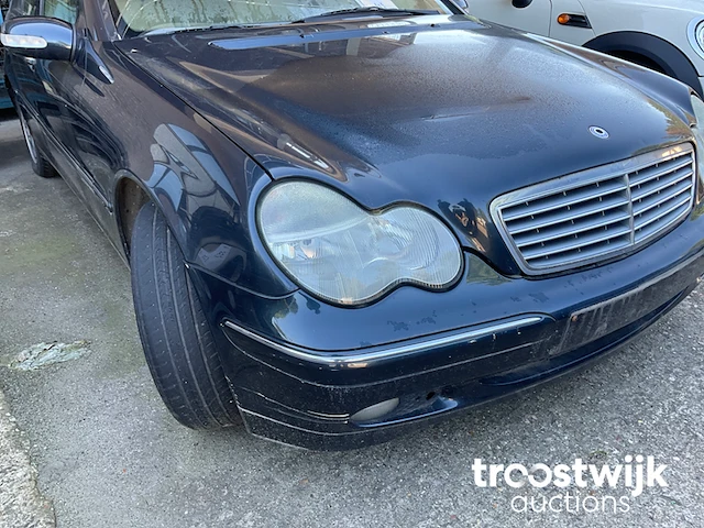Personenauto - afbeelding 7 van  27