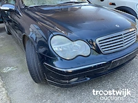 Personenauto - afbeelding 7 van  27