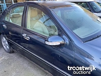 Personenauto - afbeelding 8 van  27