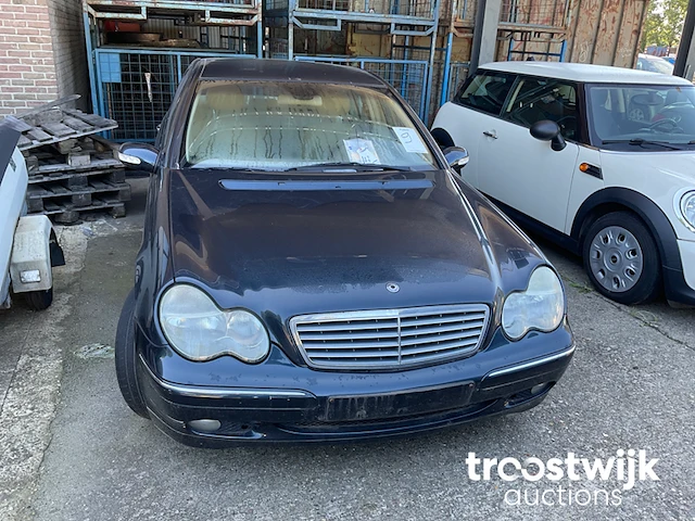 Personenauto - afbeelding 12 van  27