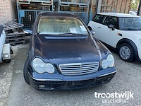 Personenauto - afbeelding 12 van  27