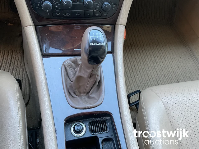 Personenauto - afbeelding 25 van  27