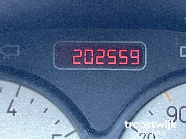 Personenauto - afbeelding 6 van  25