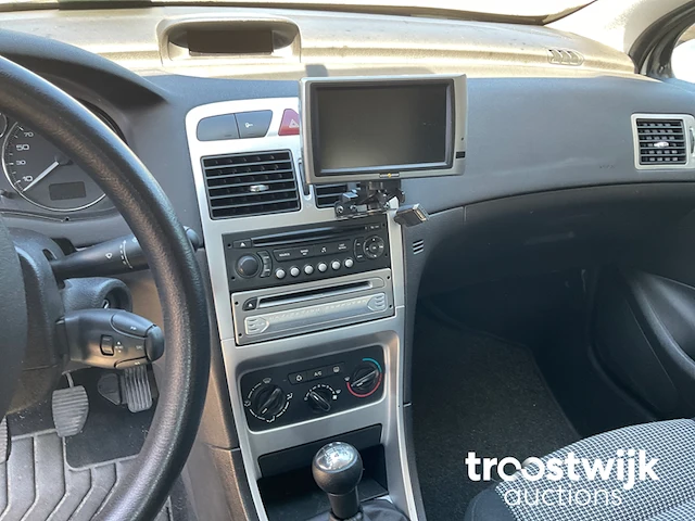 Personenauto - afbeelding 2 van  22