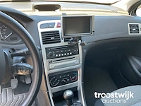 Personenauto - afbeelding 2 van  22