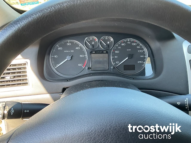 Personenauto - afbeelding 4 van  22