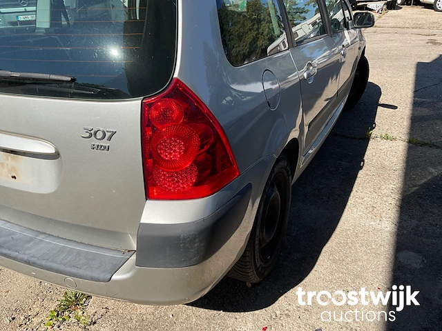 Personenauto - afbeelding 10 van  22