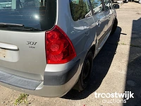 Personenauto - afbeelding 10 van  22