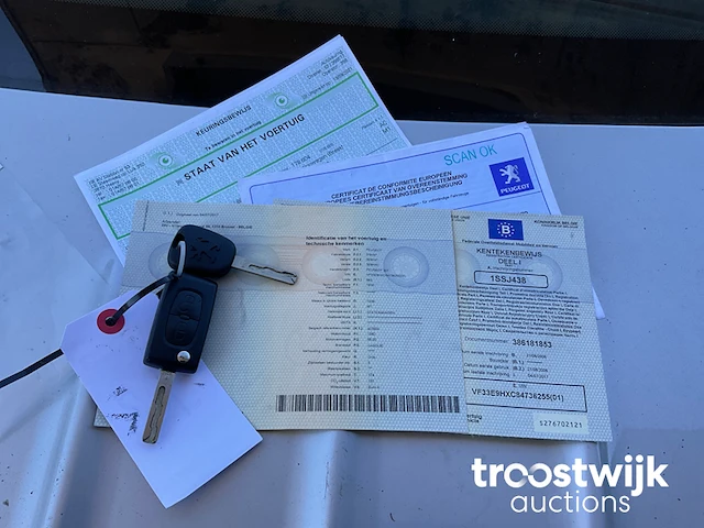 Personenauto - afbeelding 13 van  22