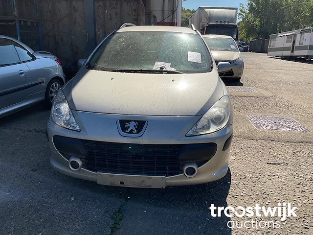 Personenauto - afbeelding 12 van  22