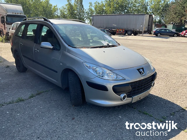 Personenauto - afbeelding 16 van  22
