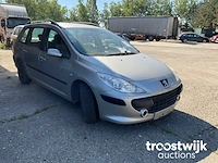 Personenauto - afbeelding 16 van  22