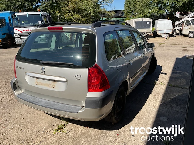 Personenauto - afbeelding 17 van  22