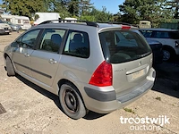 Personenauto - afbeelding 19 van  22