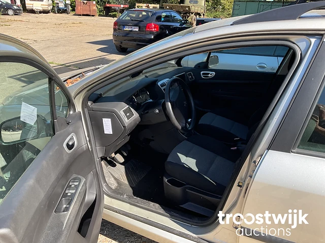 Personenauto - afbeelding 21 van  22