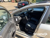 Personenauto - afbeelding 21 van  22