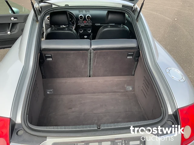 Personenauto - afbeelding 19 van  27