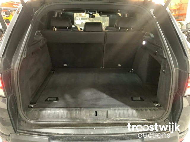 Personenauto - afbeelding 9 van  23