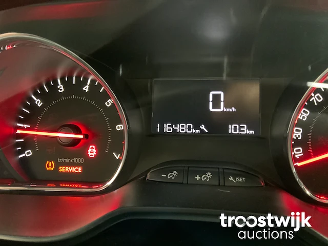 Personenauto - afbeelding 3 van  17