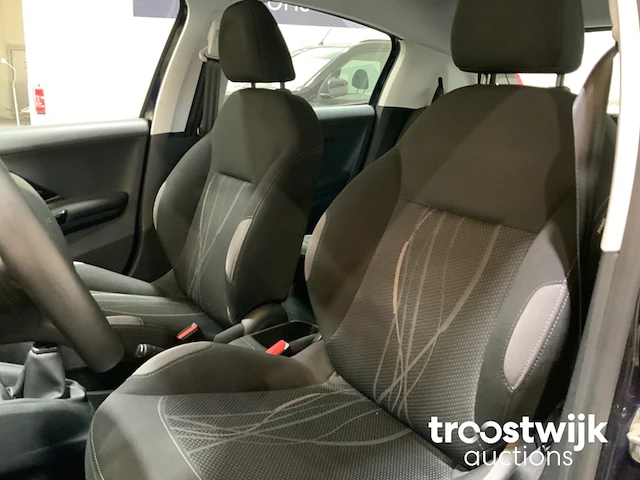 Personenauto - afbeelding 4 van  17