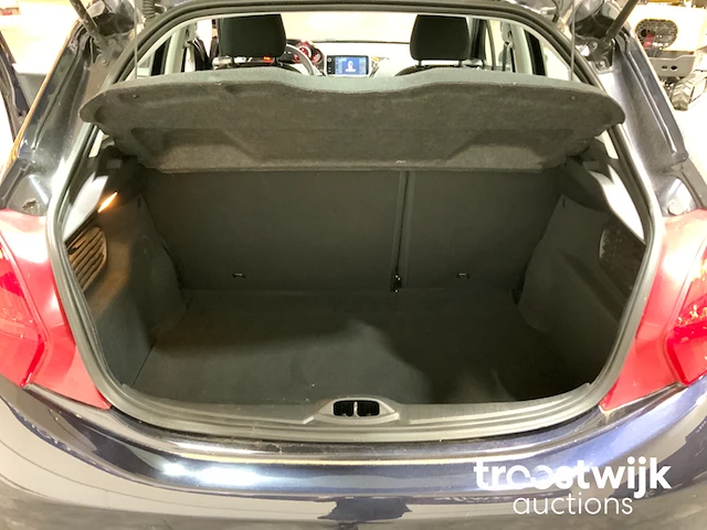 Personenauto - afbeelding 6 van  17