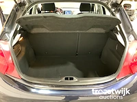 Personenauto - afbeelding 6 van  17