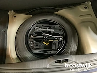Personenauto - afbeelding 7 van  17