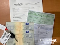 Personenauto - afbeelding 9 van  17