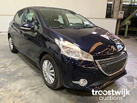 Personenauto - afbeelding 11 van  17